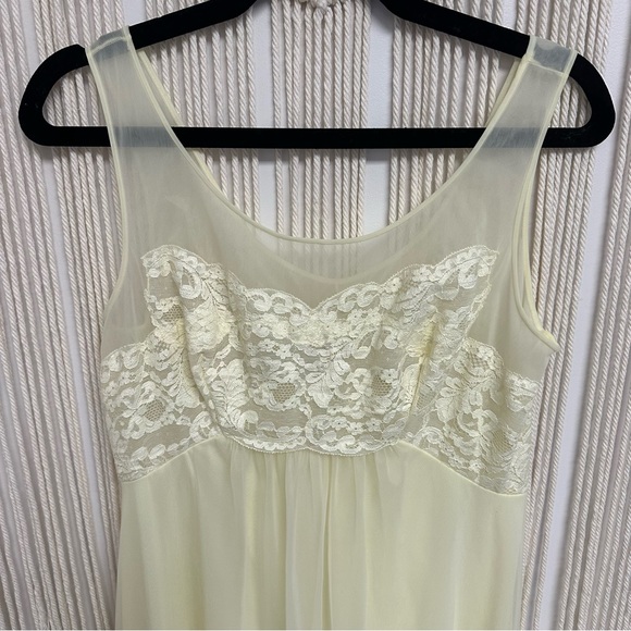 Vintage Shadowline yellow negligee lace nightgown - Picture 2 of 12